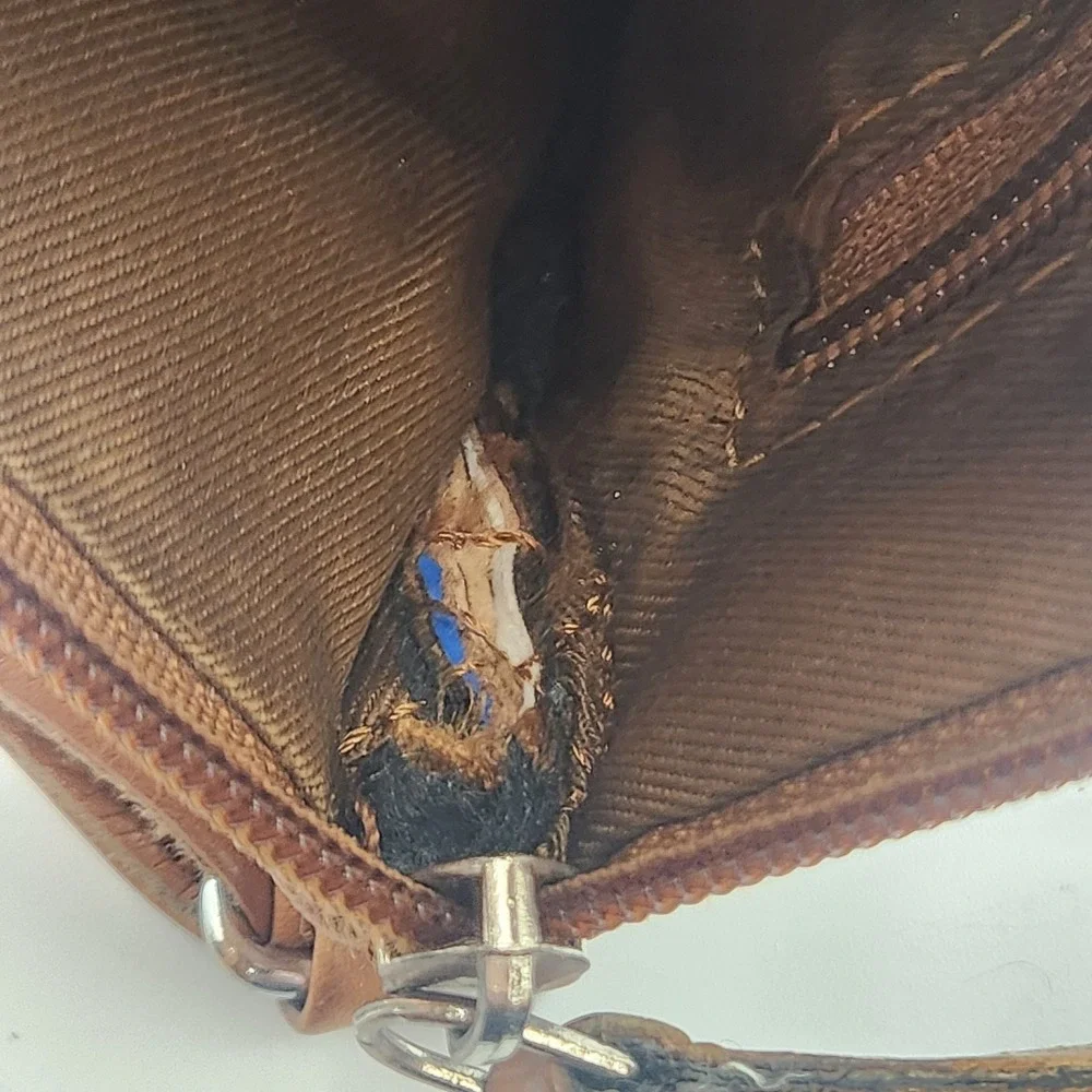 G.H. Bass & Co Brown Leather Crossbody‎ Bag Zip Top Small